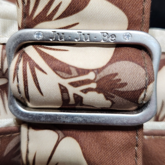 JU-JU-BE Oversized Neutral Hibiscus Print Diaper Bag with Shoulder Strap - Picture 9 of 16